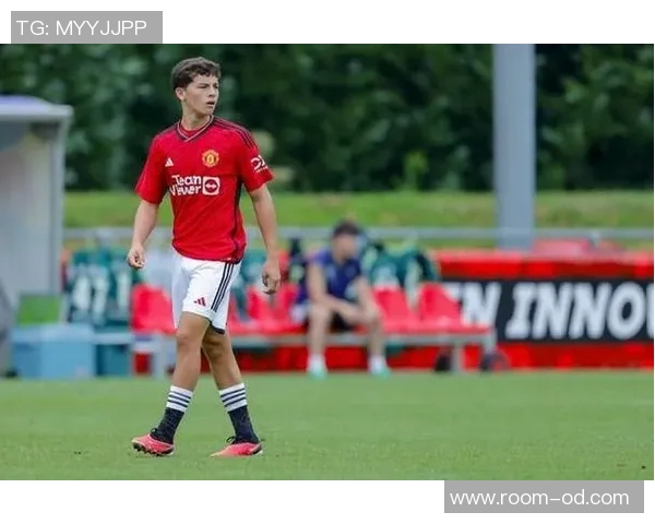 布莱克莫尔呼吁卡里克重用年轻球员莱西不应因年龄小而忽视其潜力 布莱克莫尔呼吁卡里克重用年轻球员莱西不应因年龄小而忽视其潜力