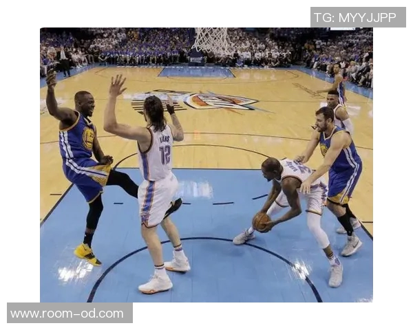 亨特分析莫布里与亚当斯的进攻风格差异及其对球队的影响